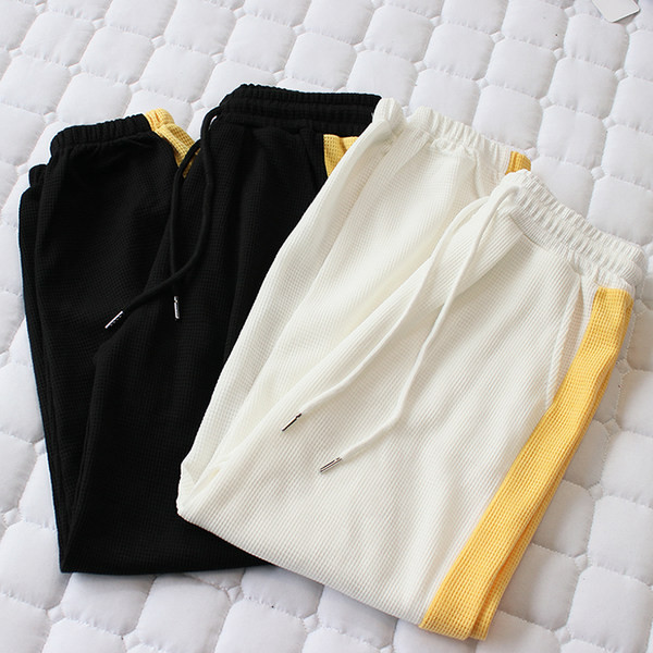 Laiad küljeäärega mudelipüksid