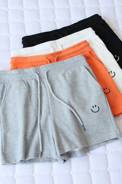 Lühikesed tikandiga spordi- ja vabaaja lühikesed püksid