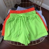 Βαμβακερό σορτς με ελαστική μέση και κορδόνια