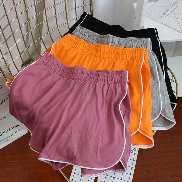 Κοντό γυναικείο σορτς με ελαστική μέση