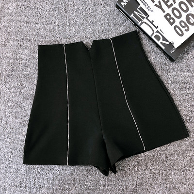 Νέο μοντέλο γυναικείου σορτς με ψηλόμεσο - λευκό και μαύρο χρώμα