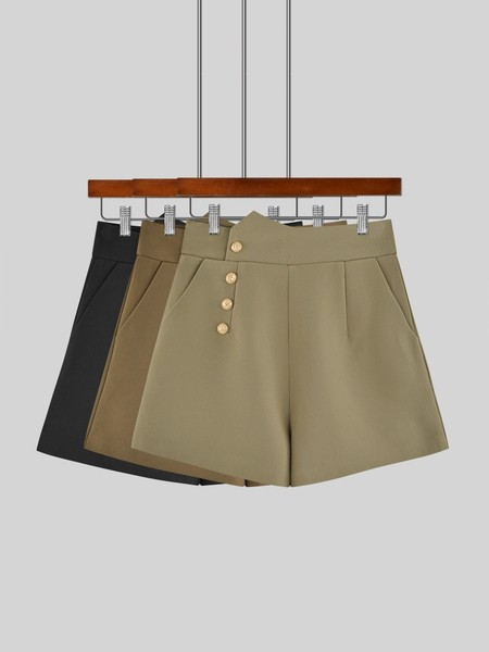 Moodsad nööpide ja kõrge vöökohaga lühikesed püksid