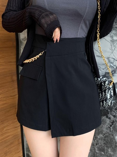 Novi model ženskih kratkih hlača s lancem