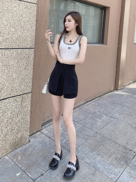 Γυναικείο σορτς  ψηλόμεσο - μαύρο χρώμα