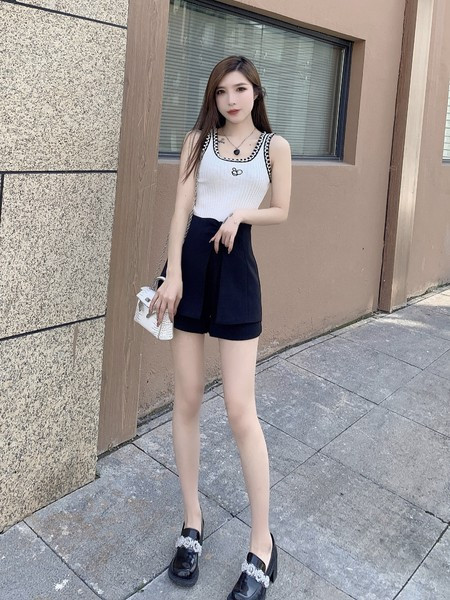 Γυναικείο σορτς  ψηλόμεσο - μαύρο χρώμα