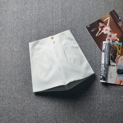 Γυναικείο σορτς με χρυσά κουμπιά