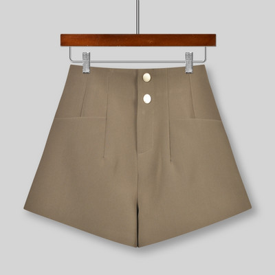 Γυναικείο σορτς με χρυσά κουμπιά