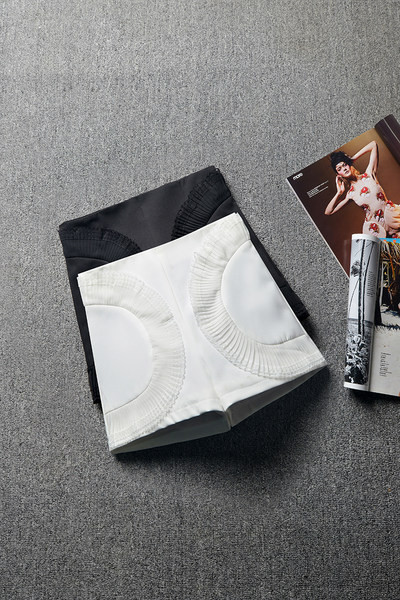 Γυναικείο κοντό εφαρμοστό παντελόνι με ψηλή μέση και φερμουάρ