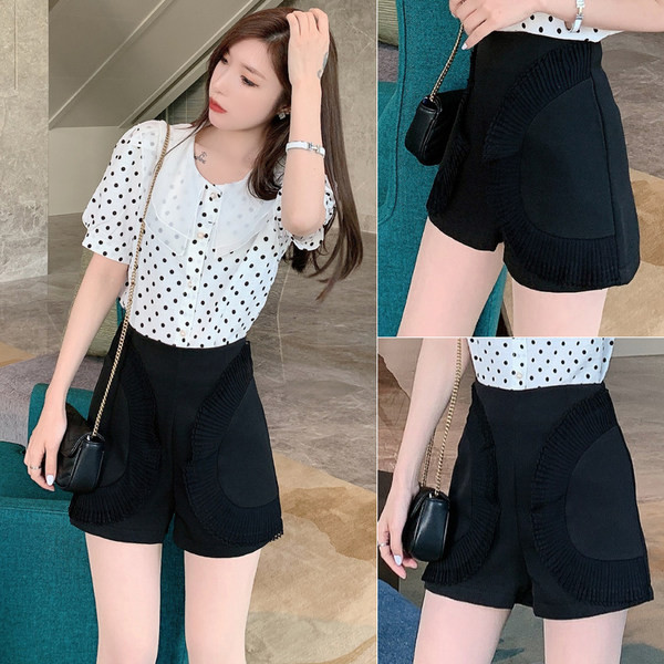 Γυναικείο κοντό εφαρμοστό παντελόνι με ψηλή μέση και φερμουάρ