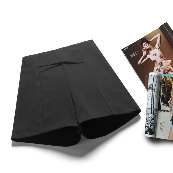 Naiste mustad lühikesed püksid