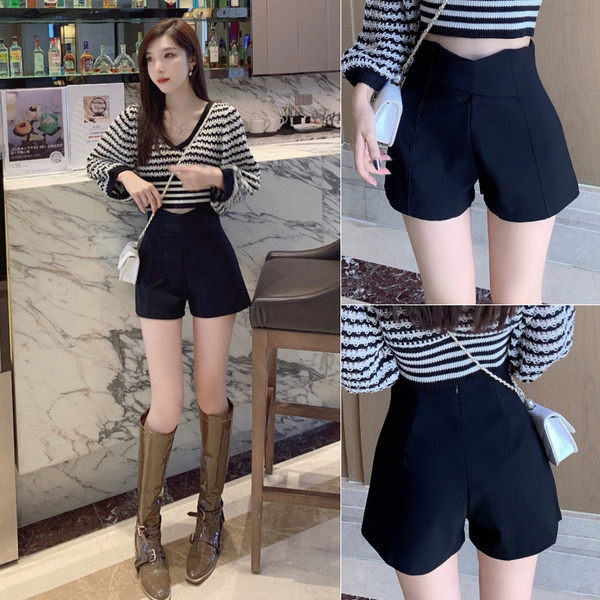 Naiste mustad lühikesed püksid