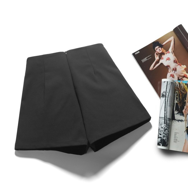 Naiste mustad lühikesed püksid