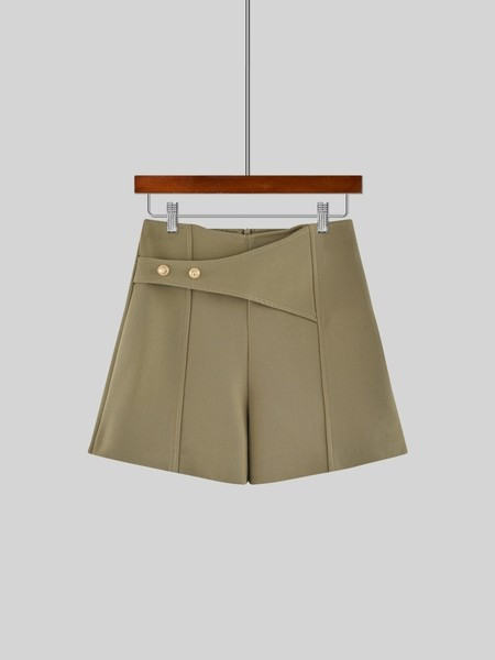 Γυναικείο σορτς με ασύμμετρο κούμπωμα