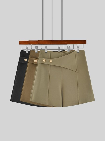 Γυναικείο σορτς με ασύμμετρο κούμπωμα