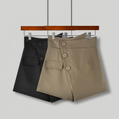 Uus asümmeetrilise kinnitusega naiste lühikeste pükste mudel