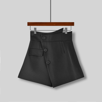 Uus asümmeetrilise kinnitusega naiste lühikeste pükste mudel