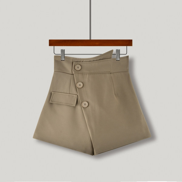 Uus asümmeetrilise kinnitusega naiste lühikeste pükste mudel