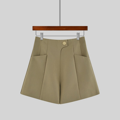 Γυναικείο μοντέρνο σορτς με τσέπες και κούμπωμα με φερμουάρ και κουμπί