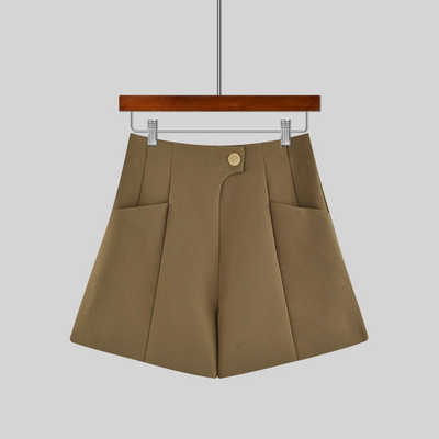 Γυναικείο μοντέρνο σορτς με τσέπες και κούμπωμα με φερμουάρ και κουμπί