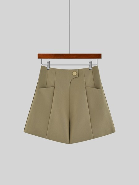 Γυναικείο μοντέρνο σορτς με τσέπες και κούμπωμα με φερμουάρ και κουμπί