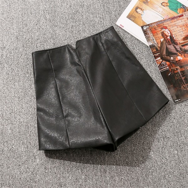 Liibuvad lühikesed püksid ökonahast