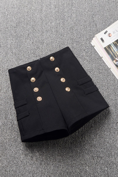Νέο μοντέλο γυναικείου σορτς με κουμπιά - μαύρο χρώμα
