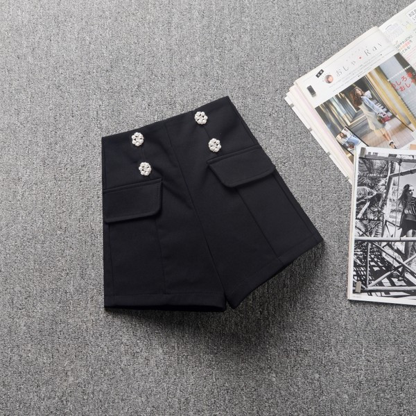 Novi model ženskih kratkih hlača s džepovima i visokim strukom