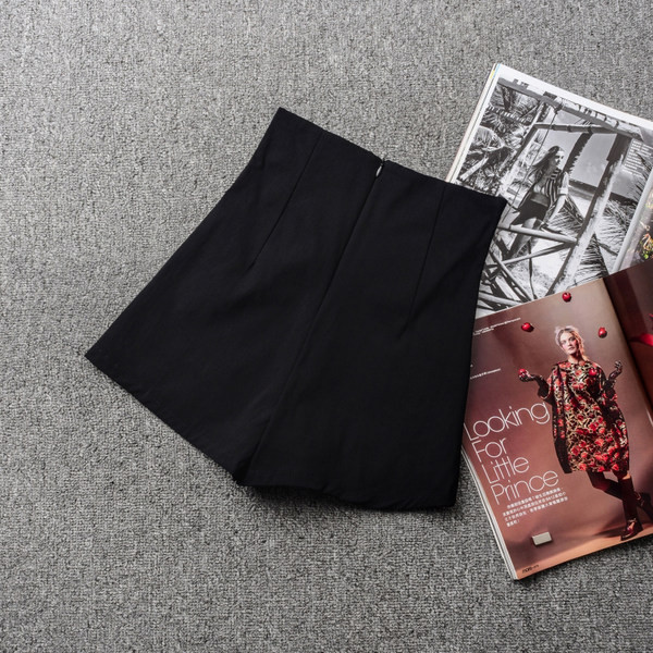 Moderne ženske kratke hlače s gumbima-crne boje