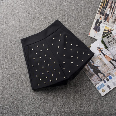 Γυναικείο σορτς με ψηλή μέση και διακοσμιτικές πέτρες