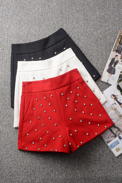 Γυναικείο σορτς με ψηλή μέση και διακοσμιτικές πέτρες