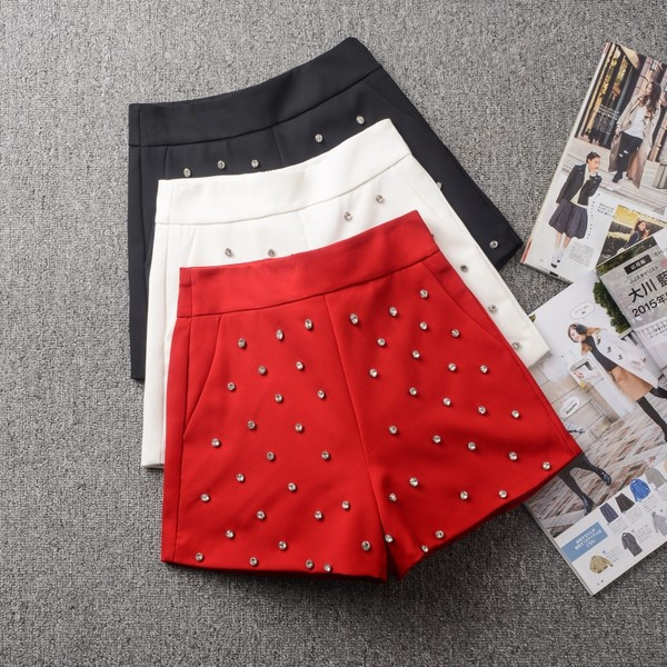 Γυναικείο σορτς με ψηλή μέση και διακοσμιτικές πέτρες