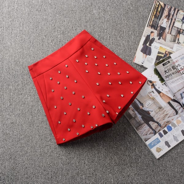 Γυναικείο σορτς με ψηλή μέση και διακοσμιτικές πέτρες