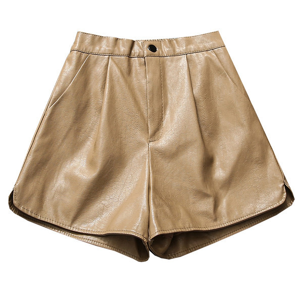 Γυναικείο σορτς από συνθετικό δέρμα με σκίσιμο