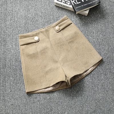 Μοντέρνο γυναικείο παντελόνι με κουμπιά