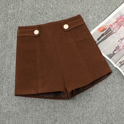 Μοντέρνο γυναικείο παντελόνι με κουμπιά