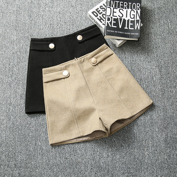 Μοντέρνο γυναικείο παντελόνι με κουμπιά