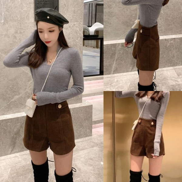 Μοντέρνο γυναικείο παντελόνι με κουμπιά