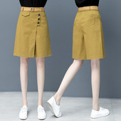 Γυναικείο σορτς με κουμπιά και ζώνη