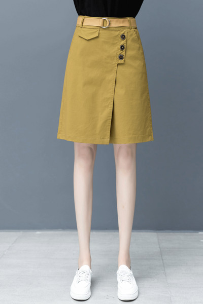 Γυναικείο σορτς με κουμπιά και ζώνη