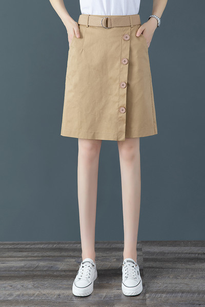 Γυναικείο σορτς με κουμπιά και ζώνη