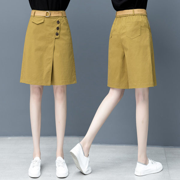 Γυναικείο σορτς με κουμπιά και ζώνη