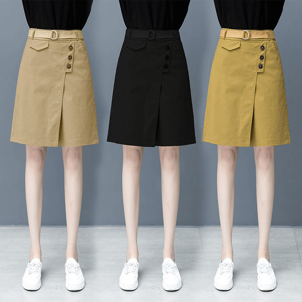 Γυναικείο σορτς με κουμπιά και ζώνη