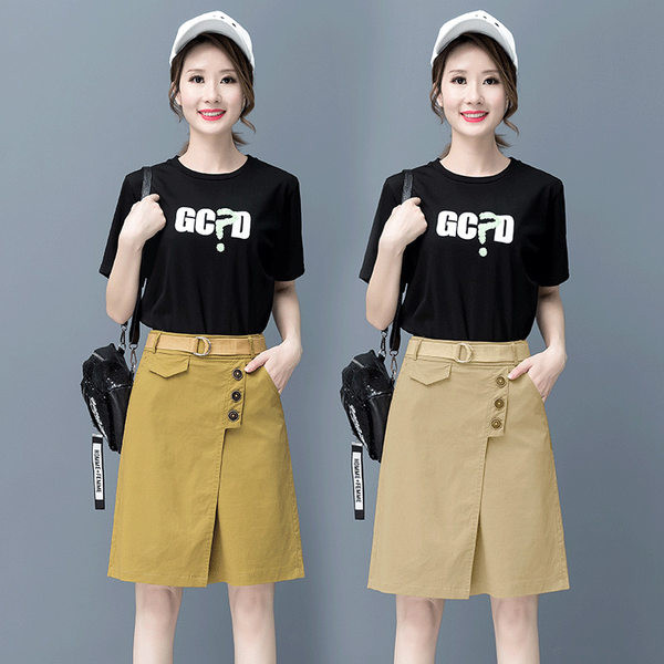 Γυναικείο σορτς με κουμπιά και ζώνη