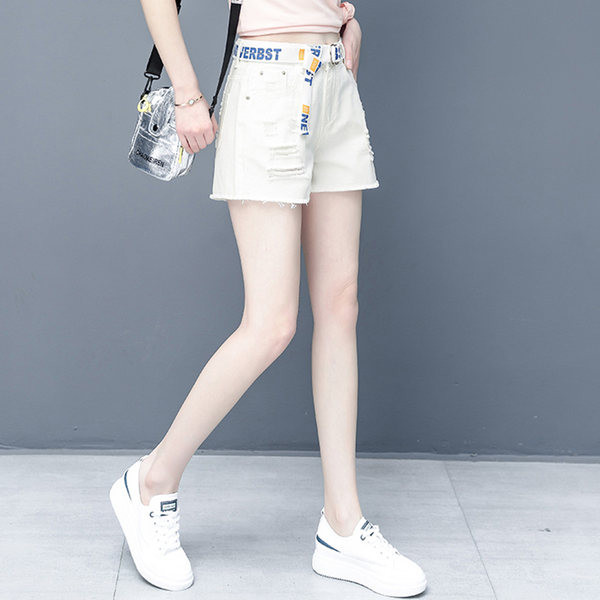 Lühikesed rebenenud motiividega teksad naistele