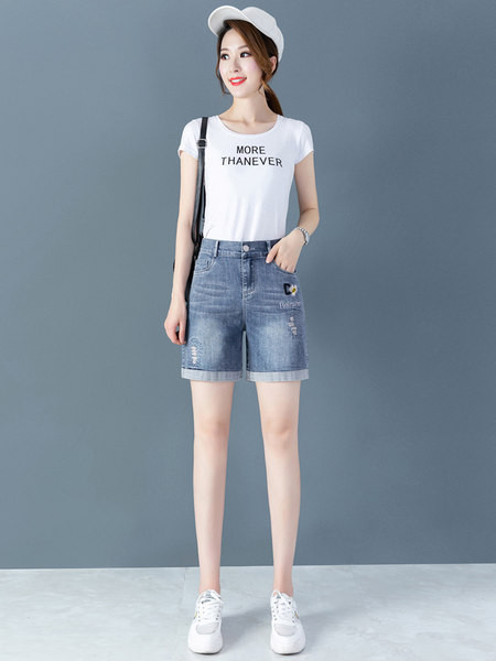 Νέο μοντέλο κοντό τζιν με κέντημα και ψηλόμεσο