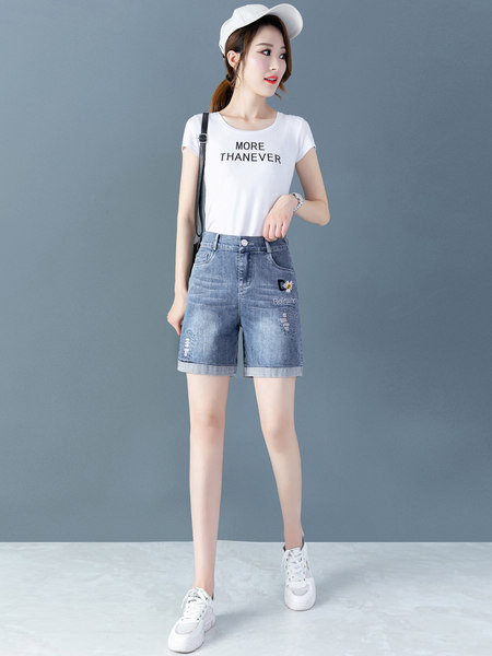 Νέο μοντέλο κοντό τζιν με κέντημα και ψηλόμεσο