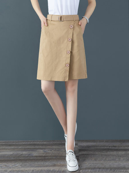 Γυναικείο σορτς με κουμπιά σε δύο χρώματα