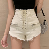 Ženske kratke hlače s visokim vezanjem u struku i poderanim motivima