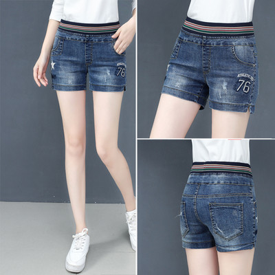 Γυναικείο τζιν σορτς με απλικέ και τσέπες