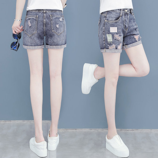 Γυναικείο casual τζιν σορτς με έμβλημα